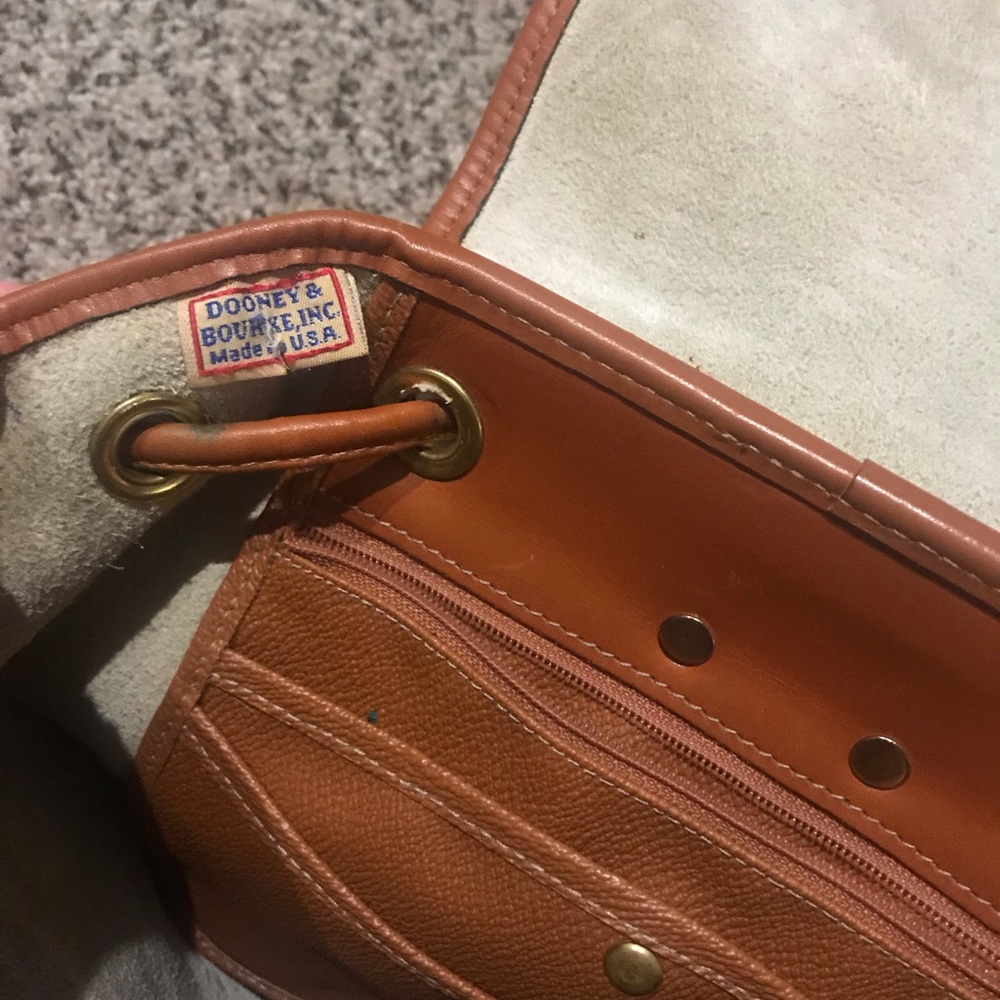 Dooney & Bourke all weather leather - Picture 4 of 4